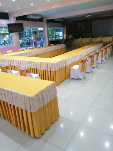 ชุดผ้าคลุมโต๊ะและเก้าอี้